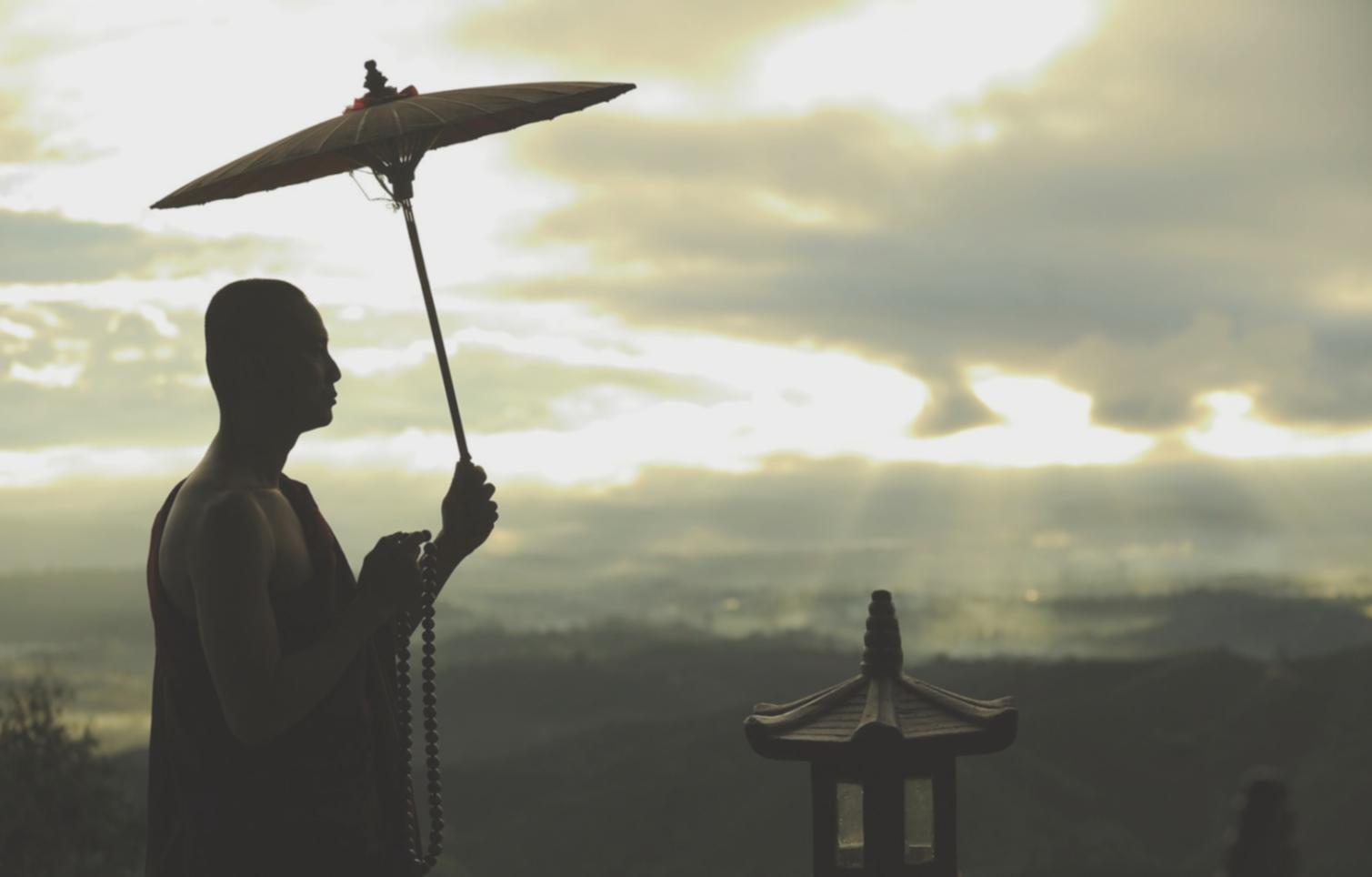 Dettagli di uno spazio organizzato per il ritiro interiore